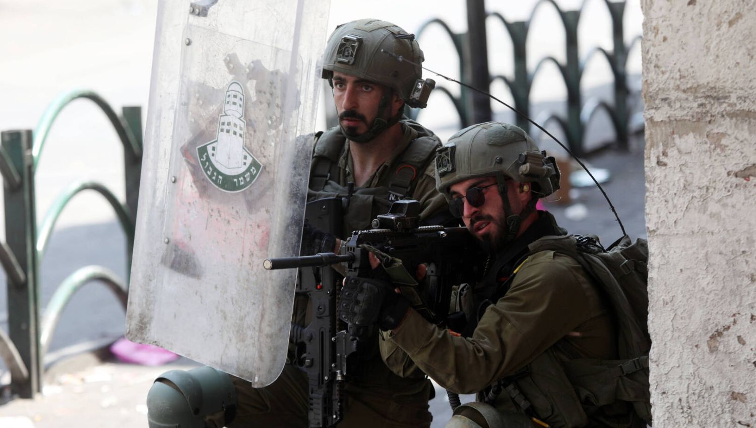 اسرائيل هيوم: لا حل أمني على إسرائيل مواجهة الفلسطينيين بصبر وحكمة 