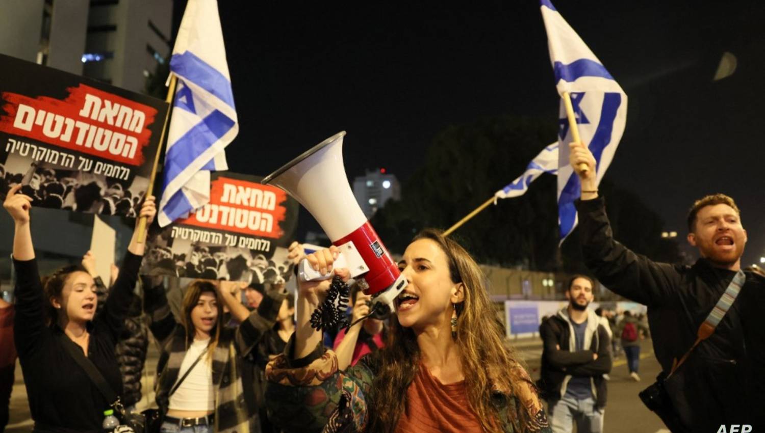 هآرتس: إسرائيل محتجزة كرهينة