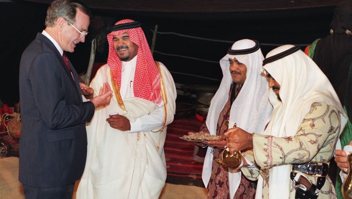 هآرتس: بندر بن سلطان مسؤول عن تقارب الرياض – تل ابيب