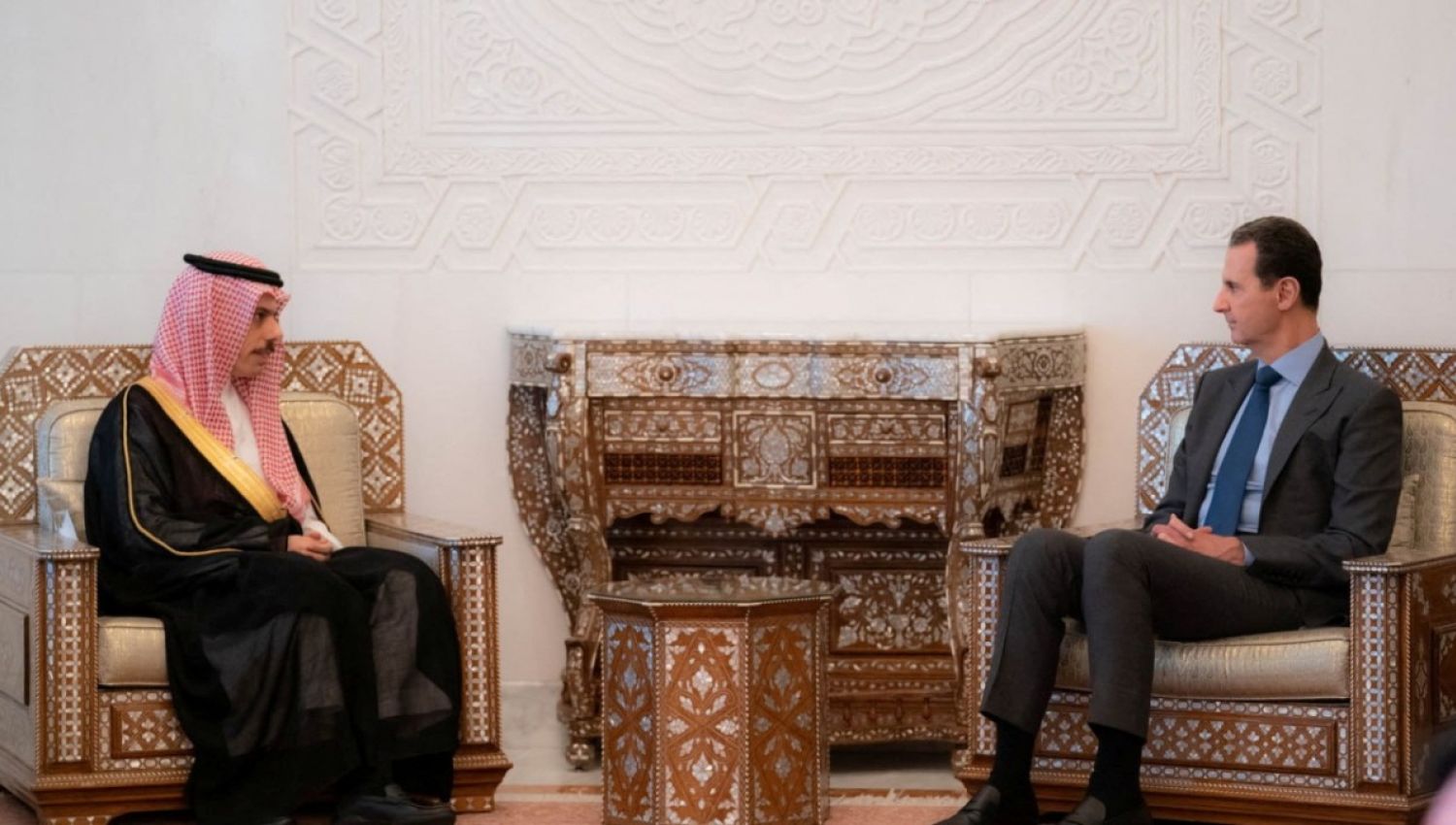 زيارة وزير الخارجية السعودي الى سوريا: بن فرحان يشطب مواقف الجبير
