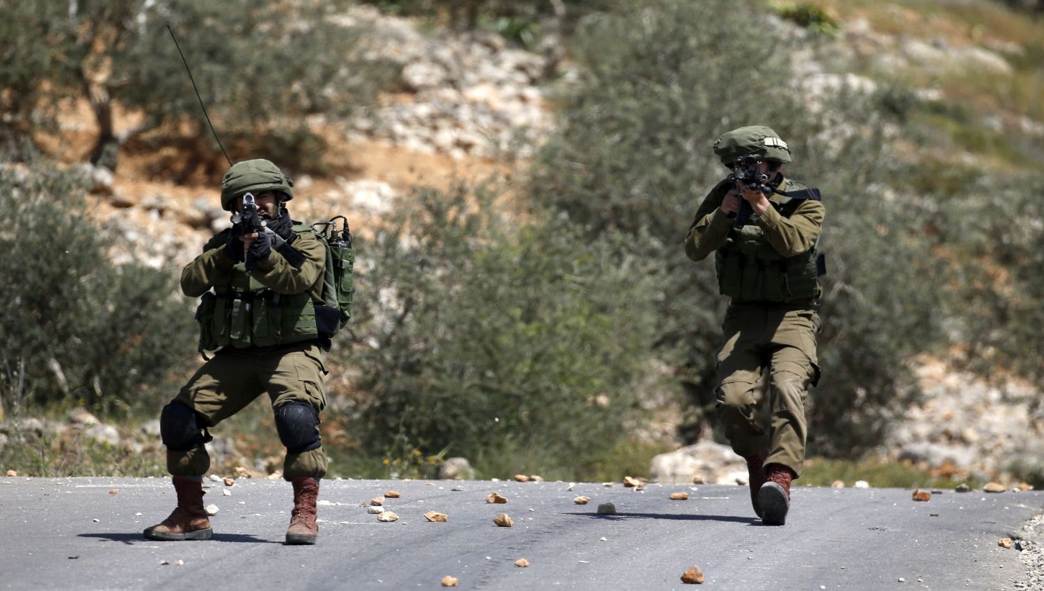 هآرتس تعترف... الفلسطينيون أبطال وجنود الاحتلال قتلة!