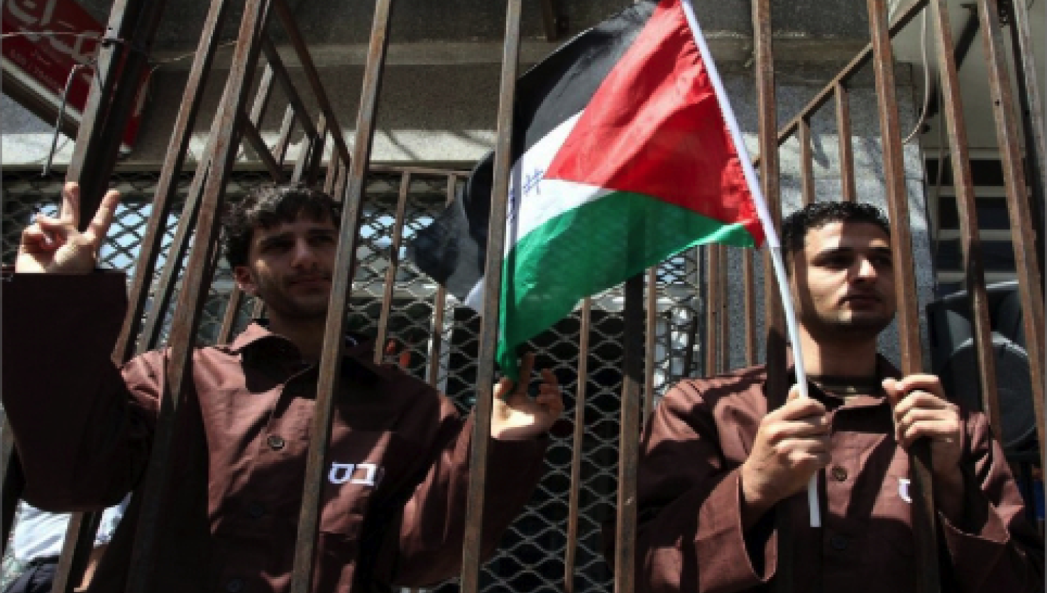4450 أسير فلسطيني في مواجهة مصلحة سجون الاحتلال!