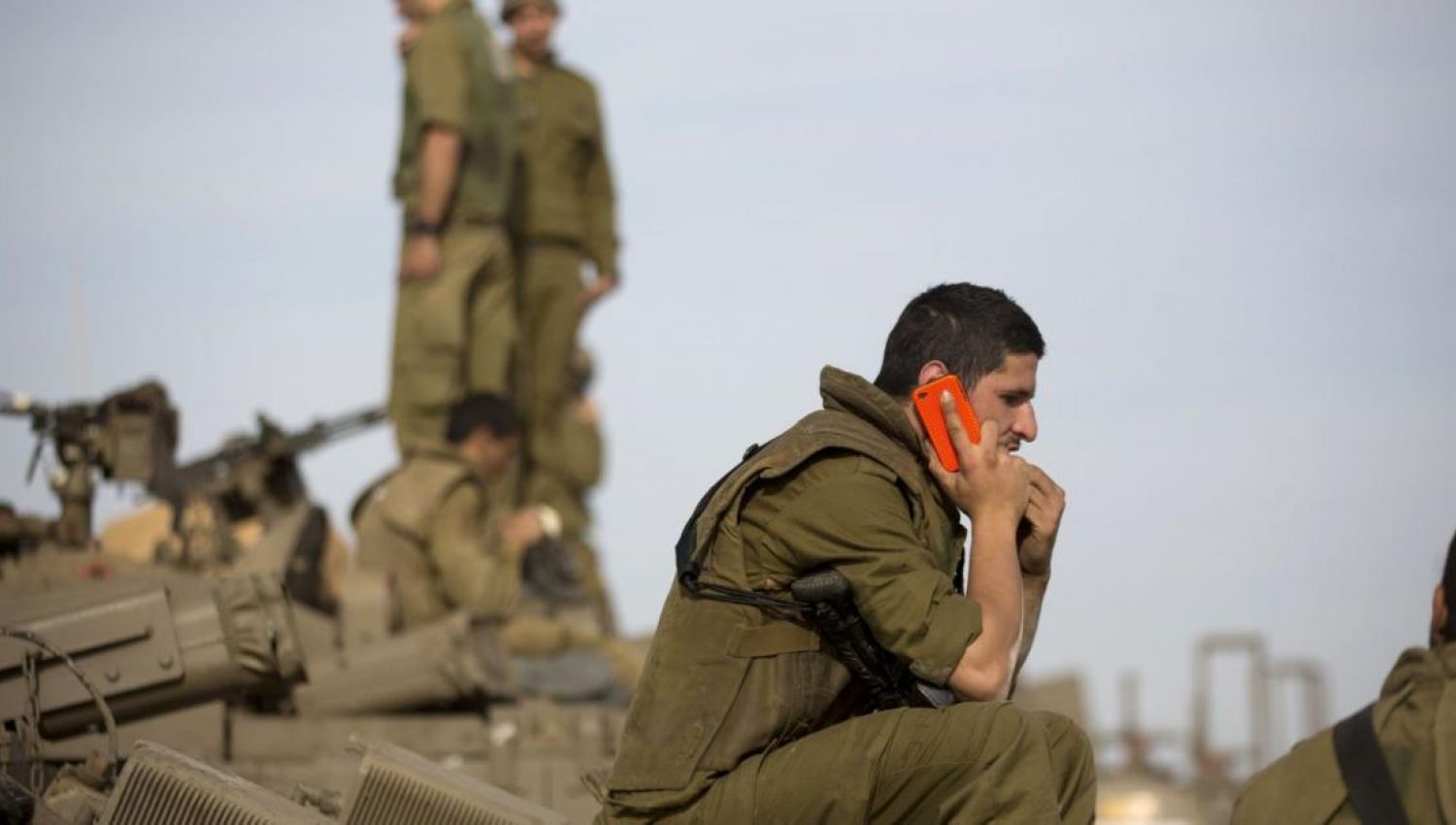 فرقة الشبح الإسرائيلية: جيش يقتل "روح القتال" عند جنوده!!