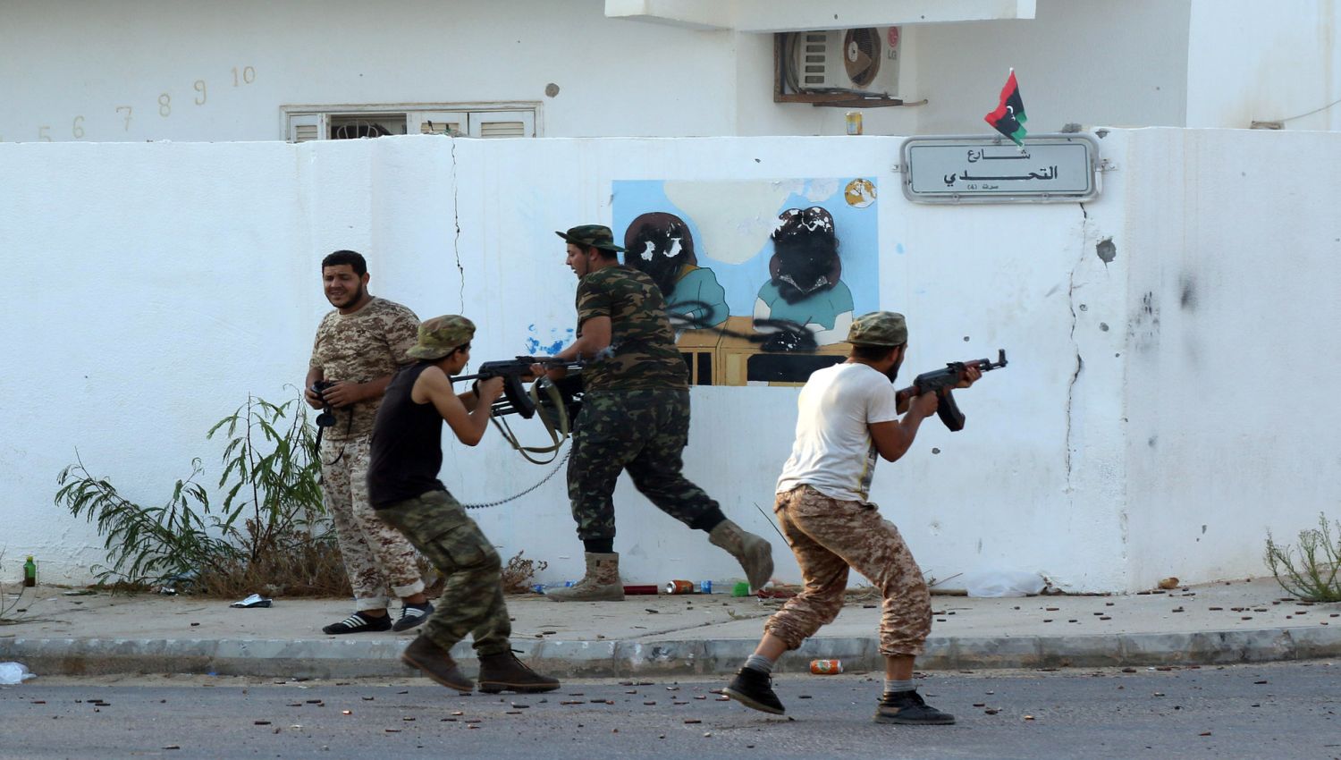 كيف دعمت قطر الجماعات المسلحة في سوريا وليبيا؟