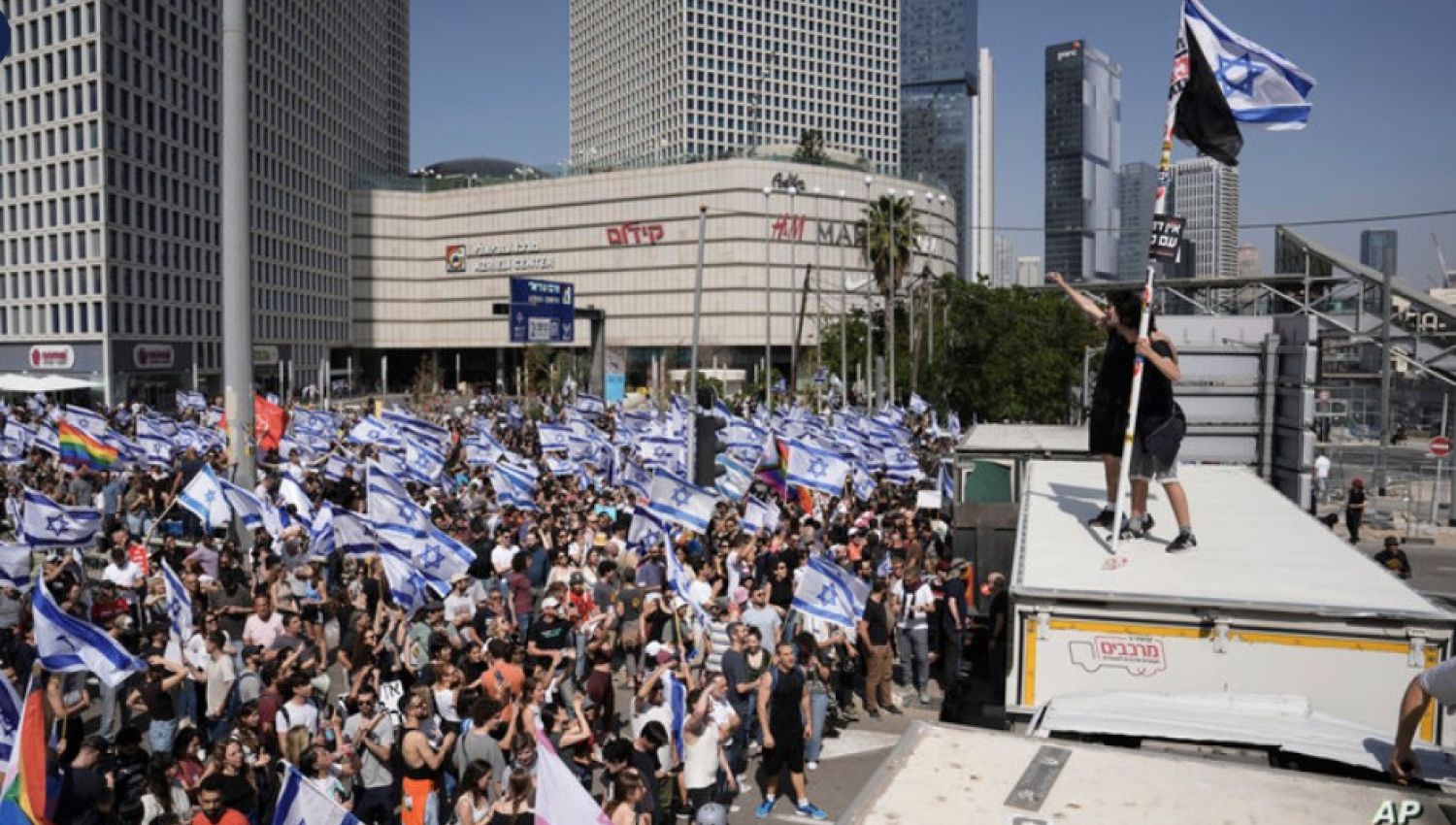مطالبات بعزل نتنياهو: خطوة لإنقاذ إسرائيل من الخراب!
