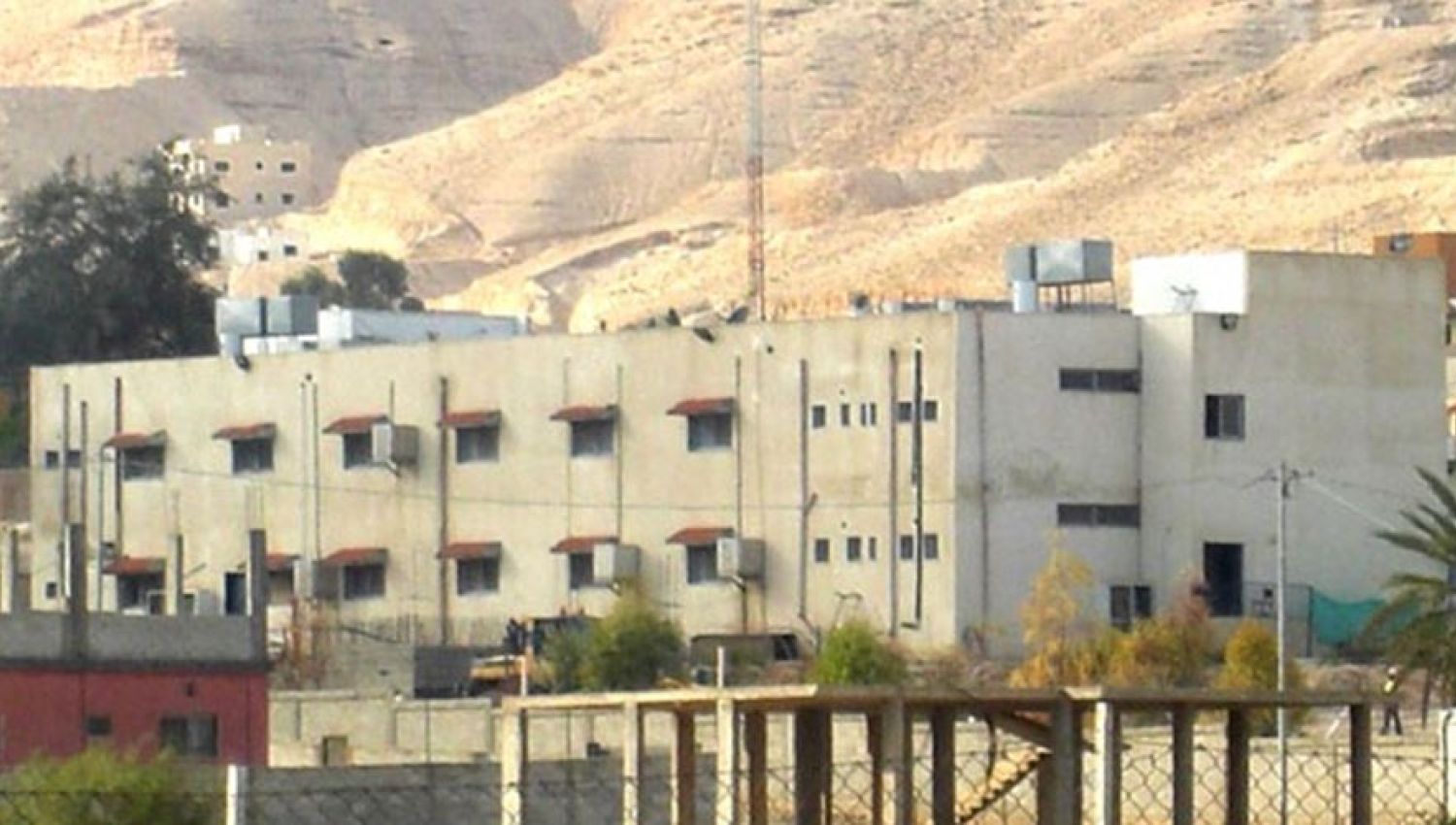 سجن أريحا: سياسة السلطة الفلسطينية الممنهجة لتدمير الأسير نفسياً