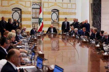 بين الذريعة والسيادة: قراءة في خطاب الحكومة تجاه العدوان الإسرائيلي