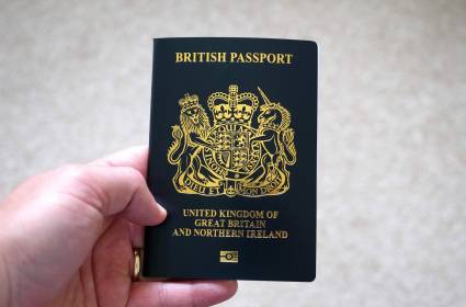 اندبندنت: أكثر من 6500 شخص تقدموا بطلبات التخلي عن الجنسية البريطانية