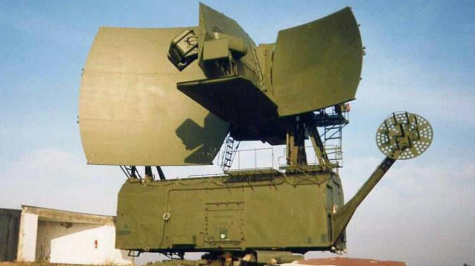 رادار توجيه الصاروخ في منظومة أس - 200