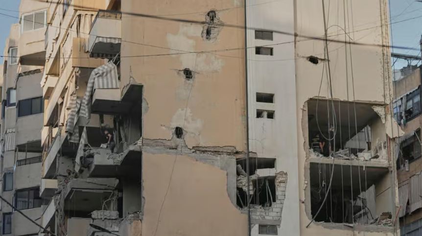 صورة المبنى السكني الذي تعرض للعدوان الإسرائيلي الغادر