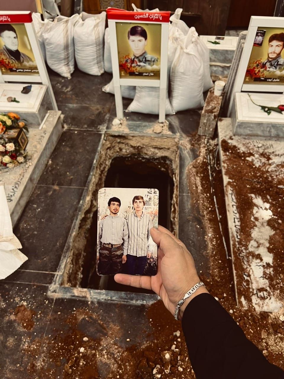 صورة للشهيد طلال الصغير والشهيد هيثم طبطبائي (ابو علي) في العام 1982