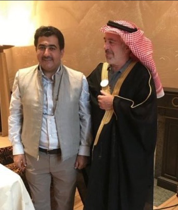 وزير الاعلام الكويتي الأسبق أنس الرشيد مع إبستين